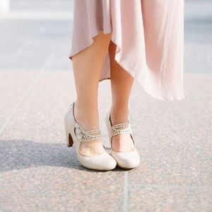 NEW Miz Mooz Starla Eclectic Mary Jane Leather Pumps in Cream size 7